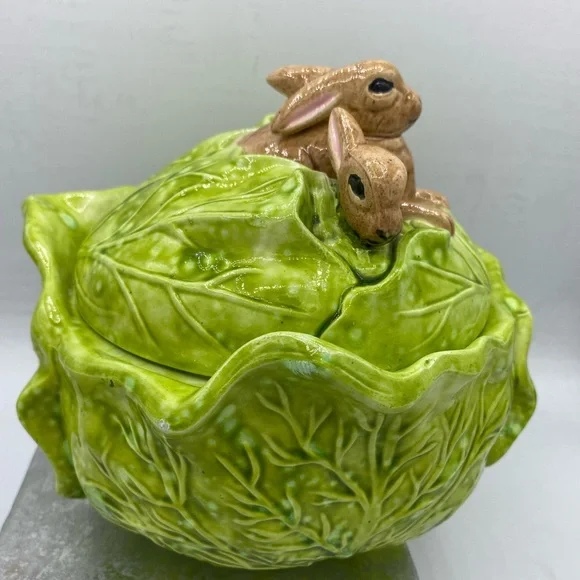 Vintage Holland Mold Green Cabbage Bowl With Lid Featuring Brown Bunnies On Top - Picture 5 of 12
